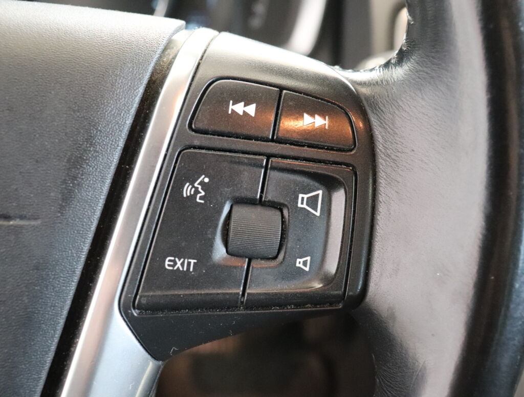 Volvo V70 2014 Punainen