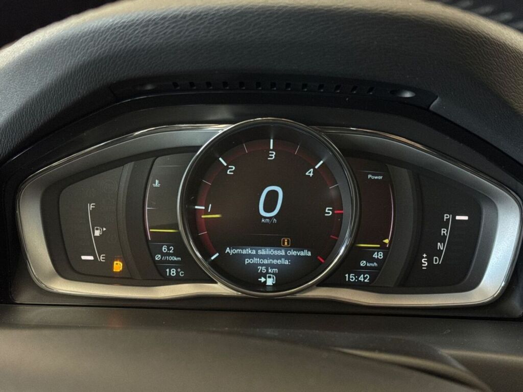 Volvo V70 2014 Punainen