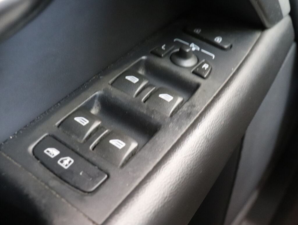 Volvo V70 2014 Punainen