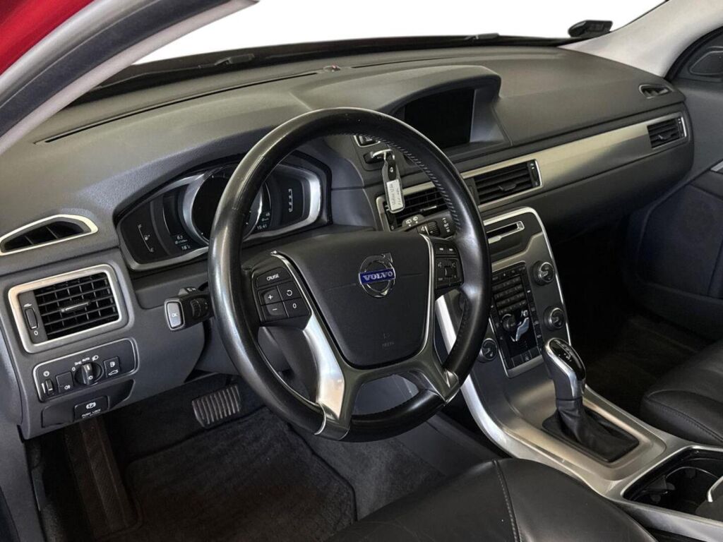 Volvo V70 2014 Punainen