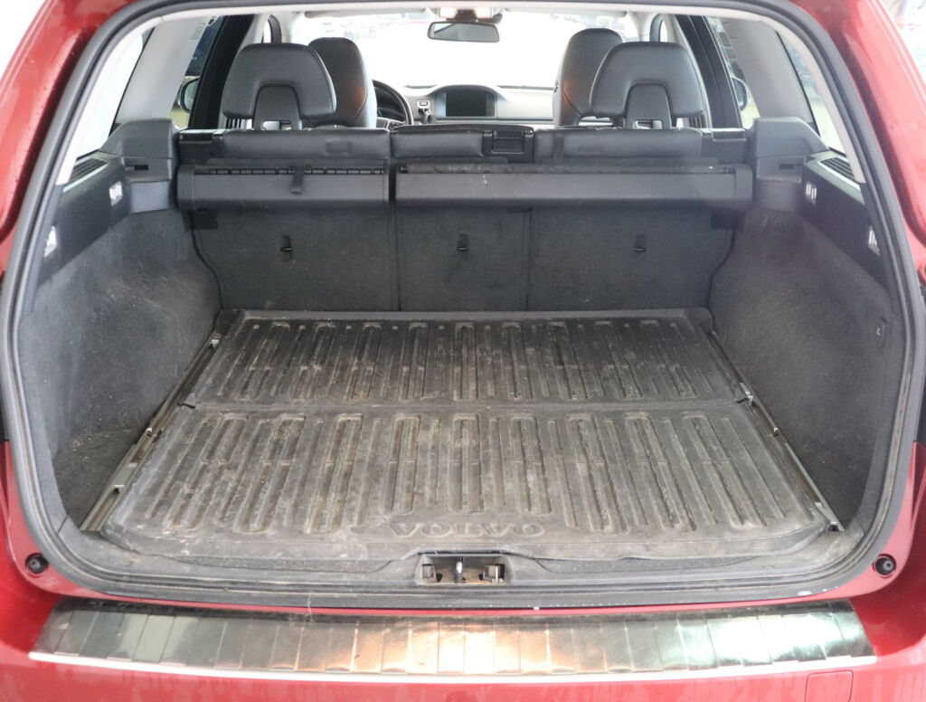 Volvo V70 2014 Punainen