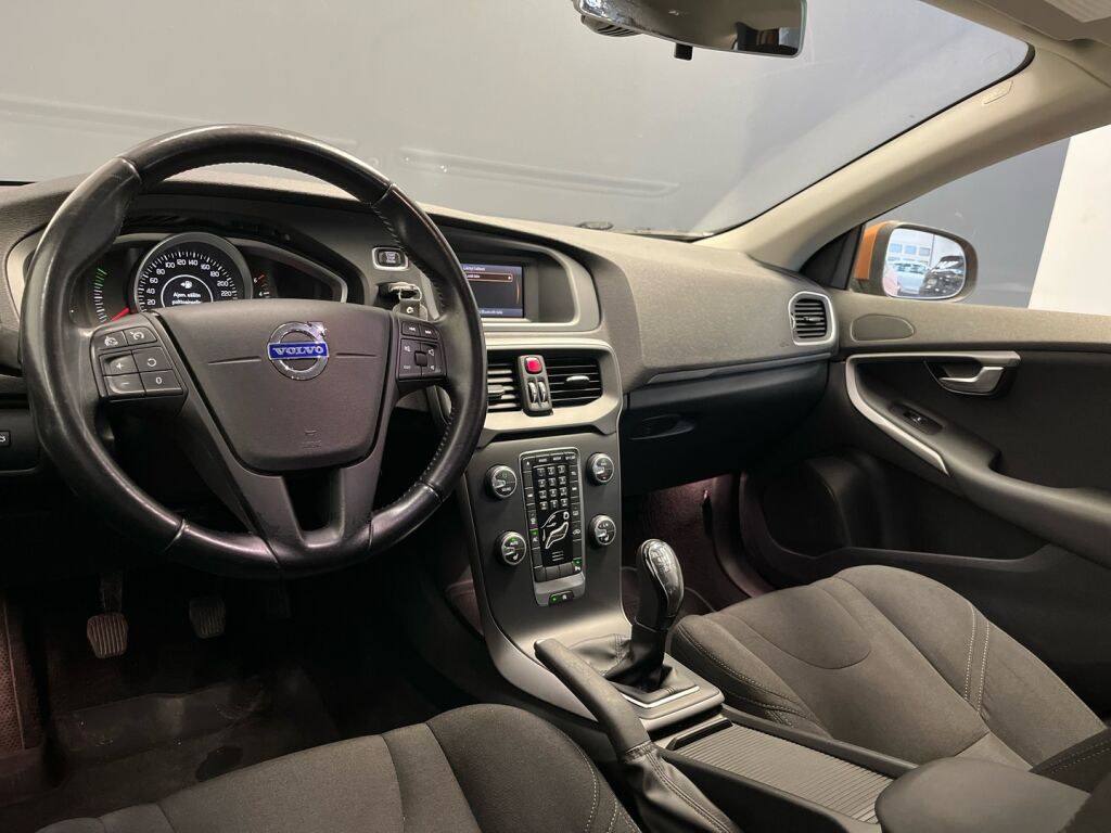 Volvo V40 2014 Oranssi