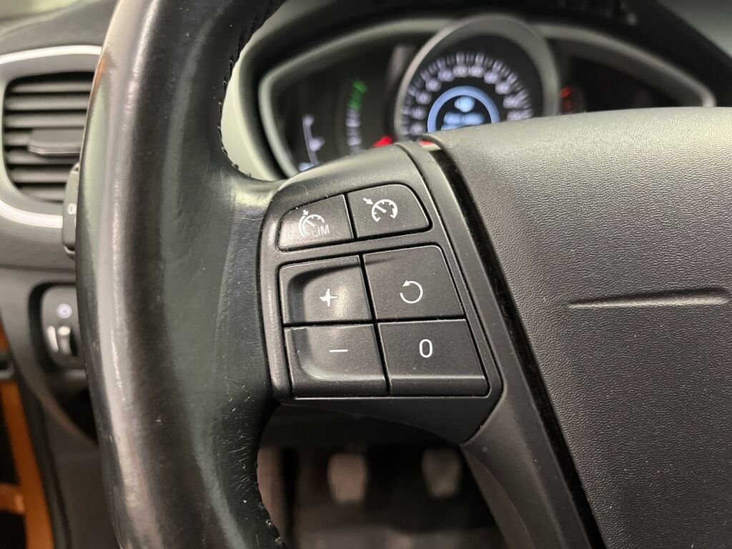 Volvo V40 2014 Oranssi