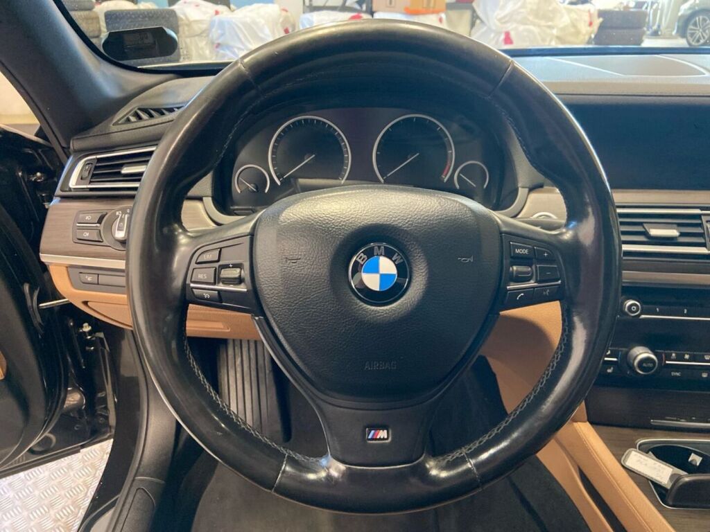 BMW 750 2014 Musta