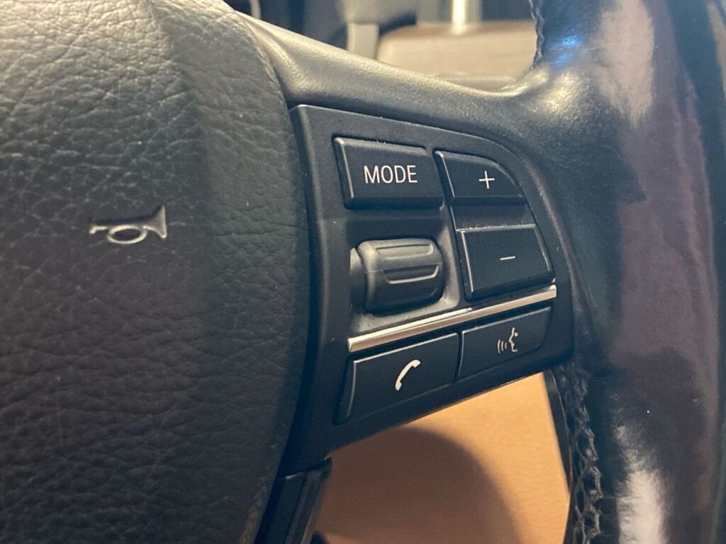 BMW 750 2014 Musta