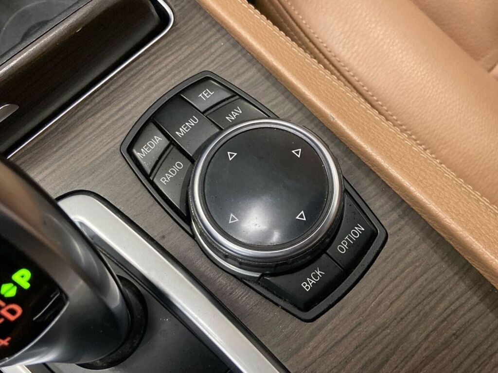 BMW 750 2014 Musta