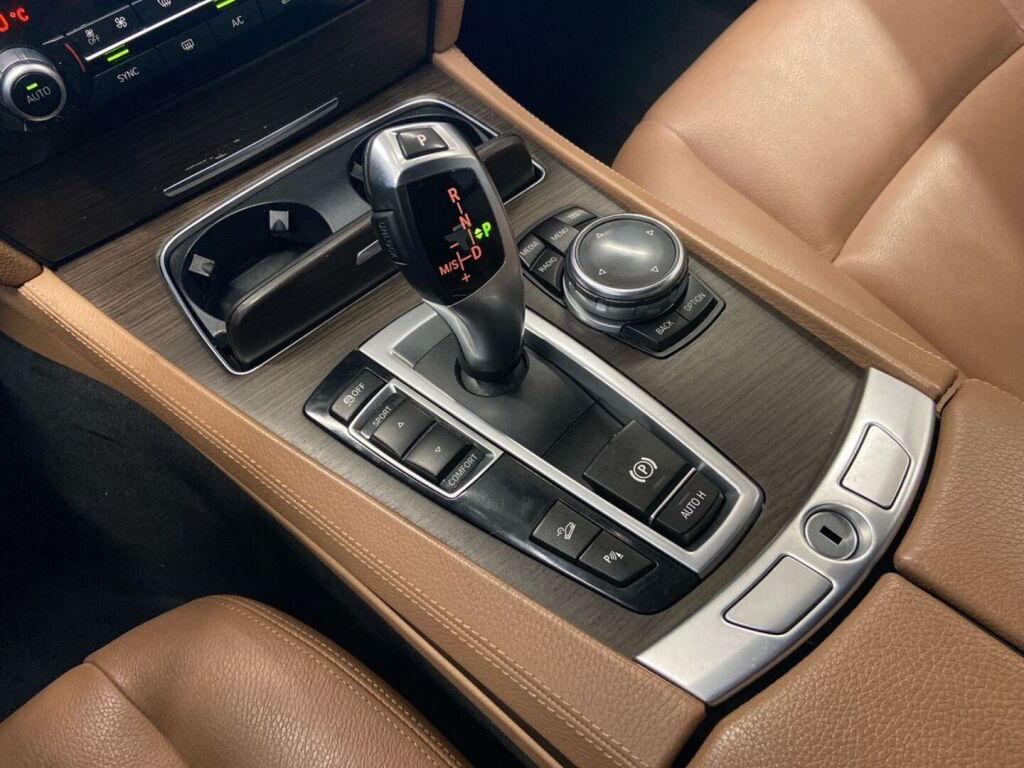 BMW 750 2014 Musta