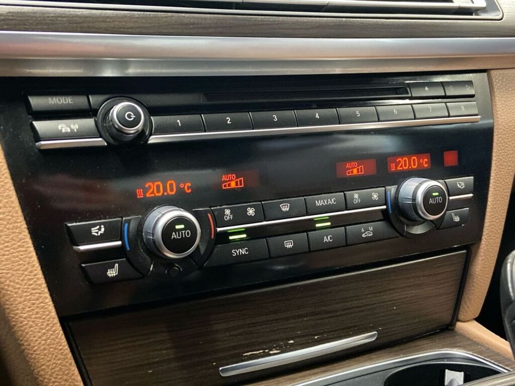 BMW 750 2014 Musta