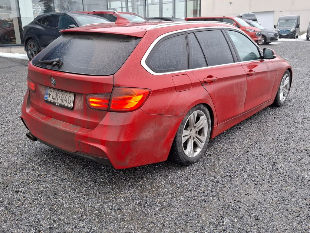 BMW 320 2014 Punainen