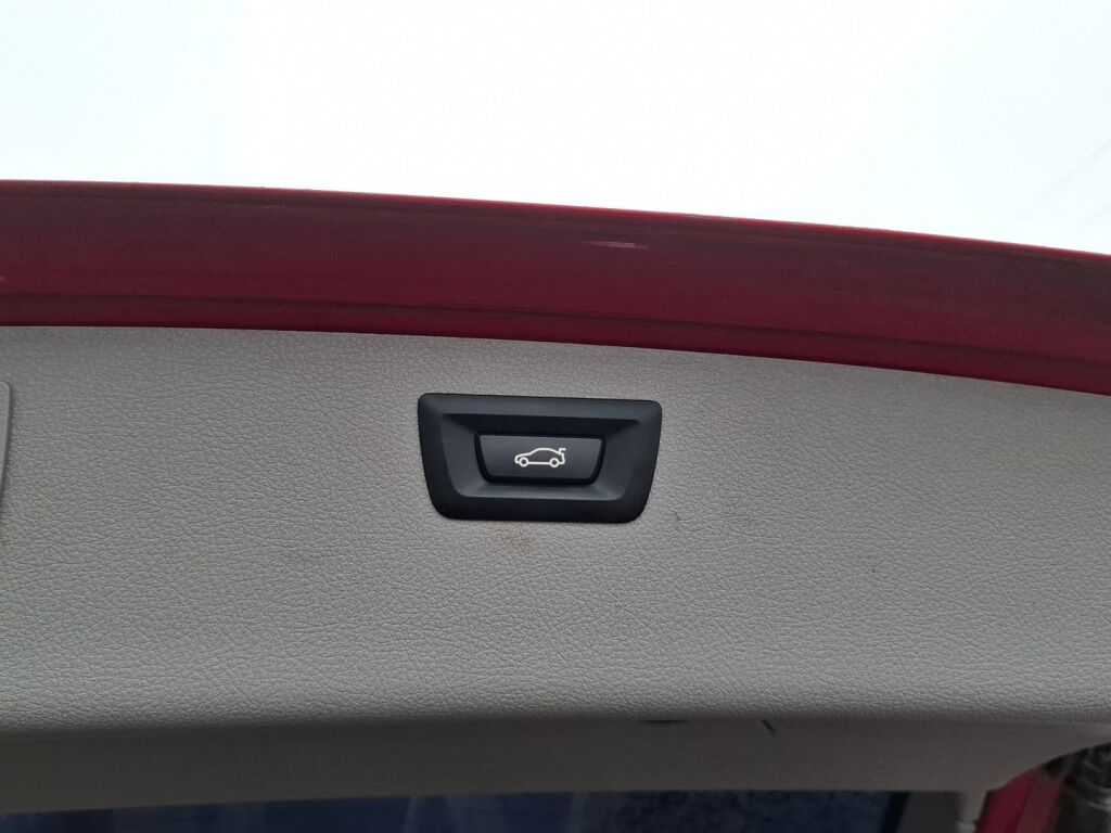 BMW 320 2014 Punainen