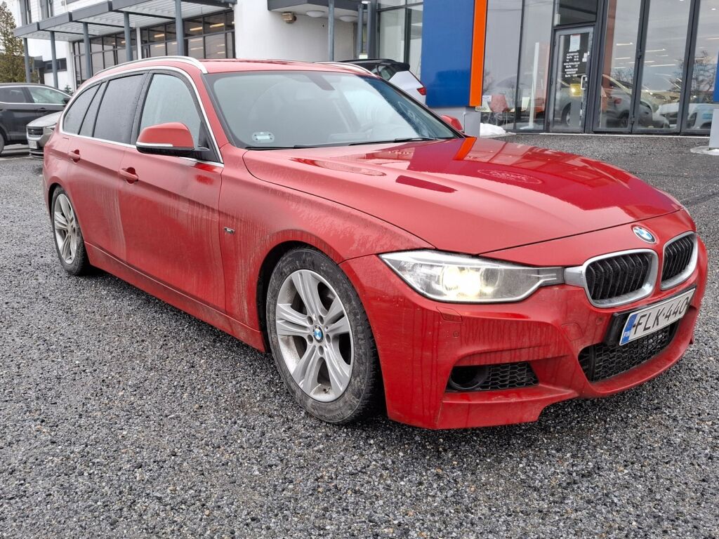 BMW 320 2014 Punainen