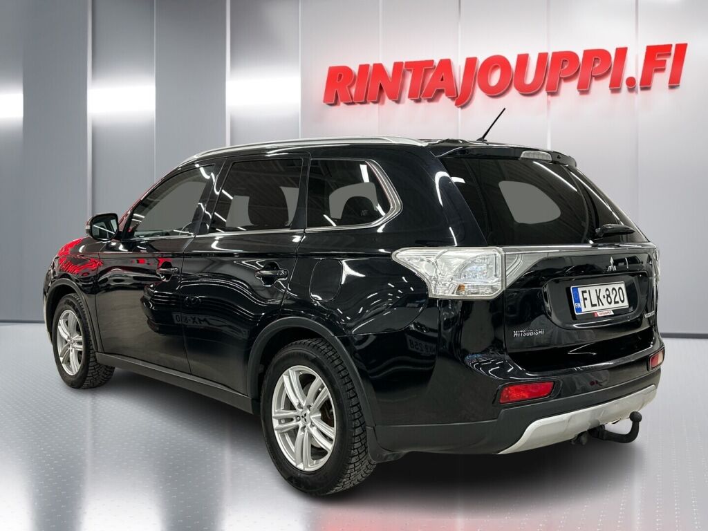 Mitsubishi Outlander 2015 Musta