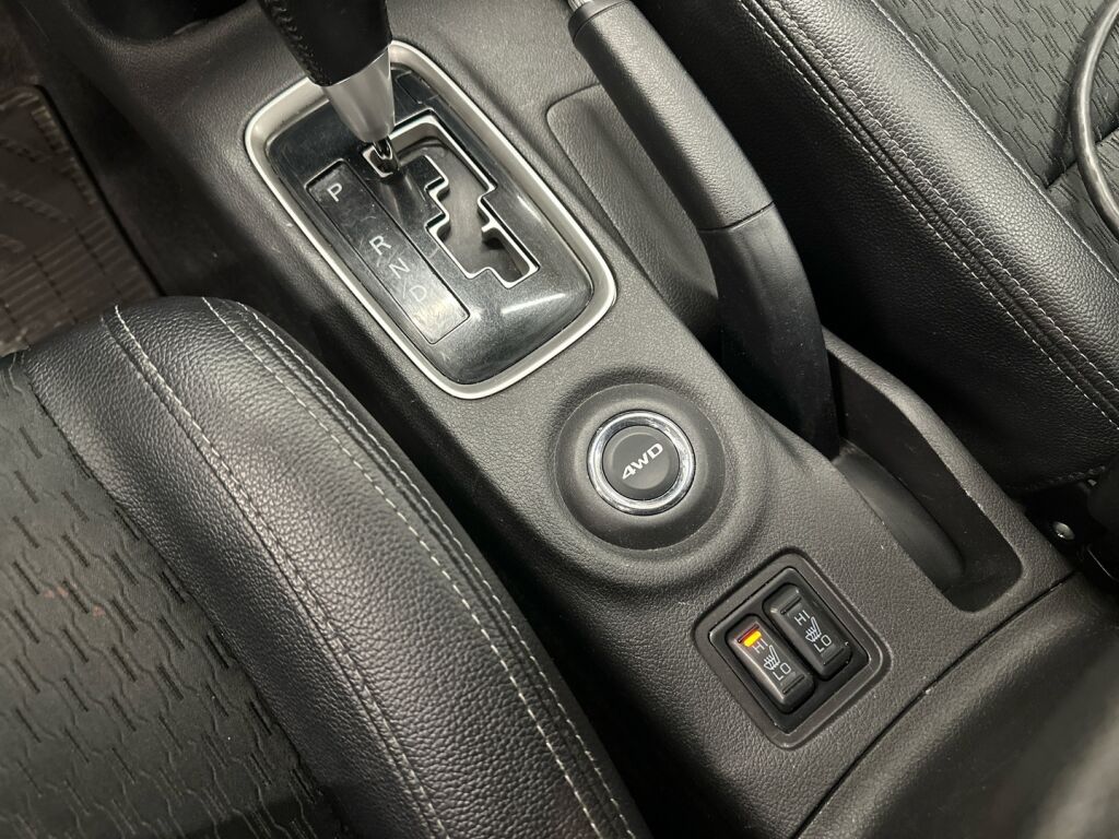 Mitsubishi Outlander 2015 Musta