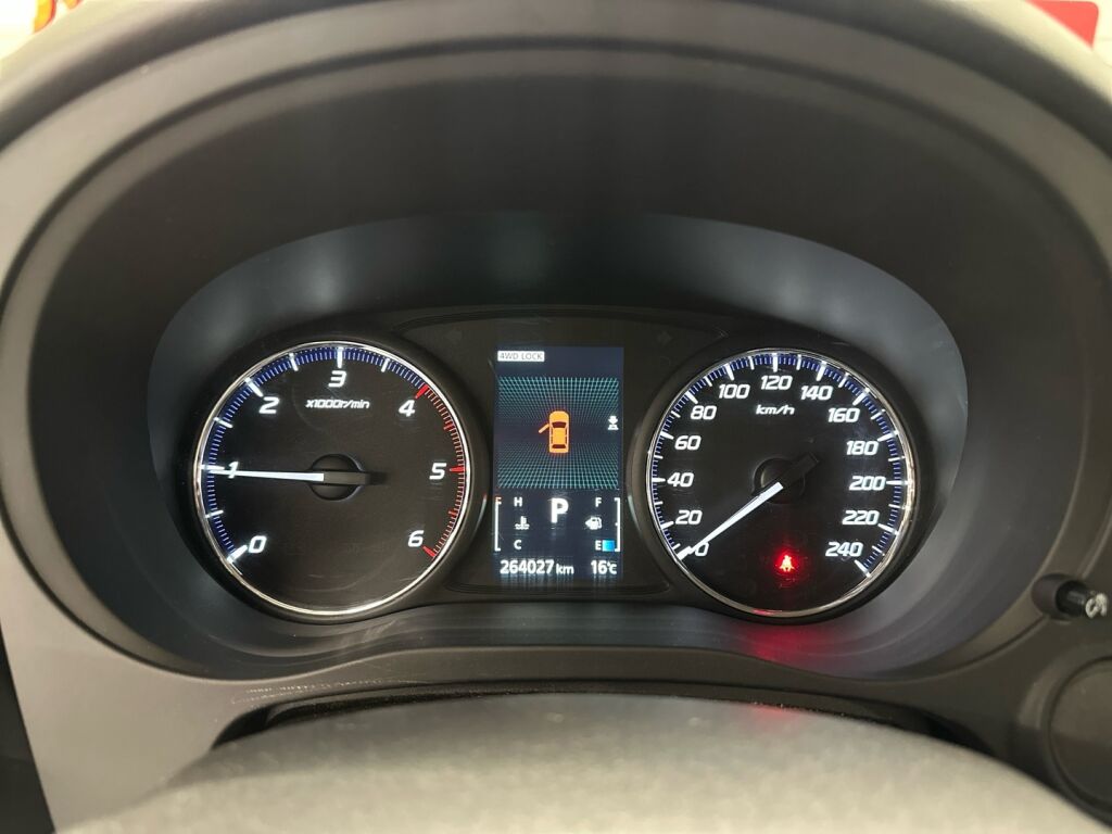 Mitsubishi Outlander 2015 Musta