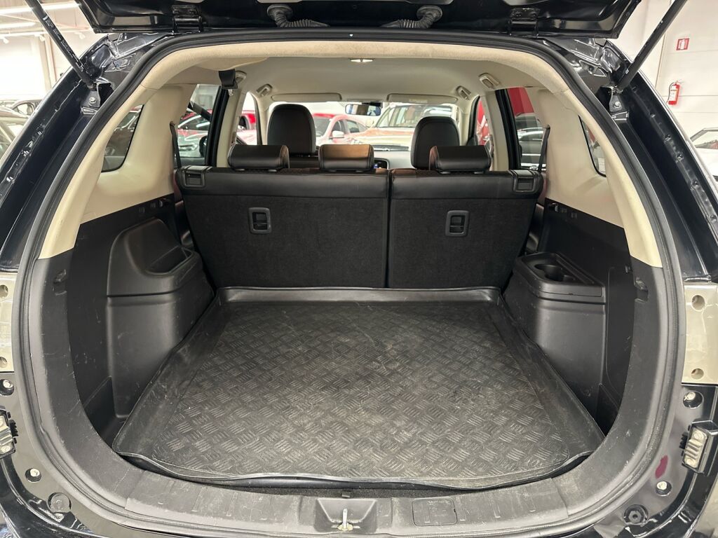 Mitsubishi Outlander 2015 Musta