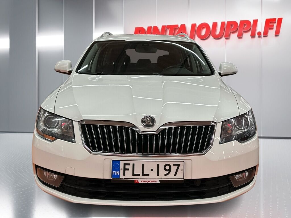 Skoda Superb 2014 Valkoinen