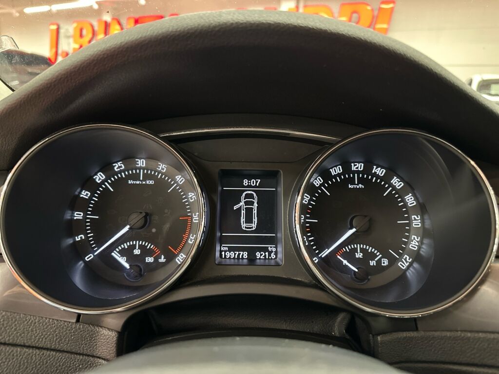 Skoda Superb 2014 Valkoinen