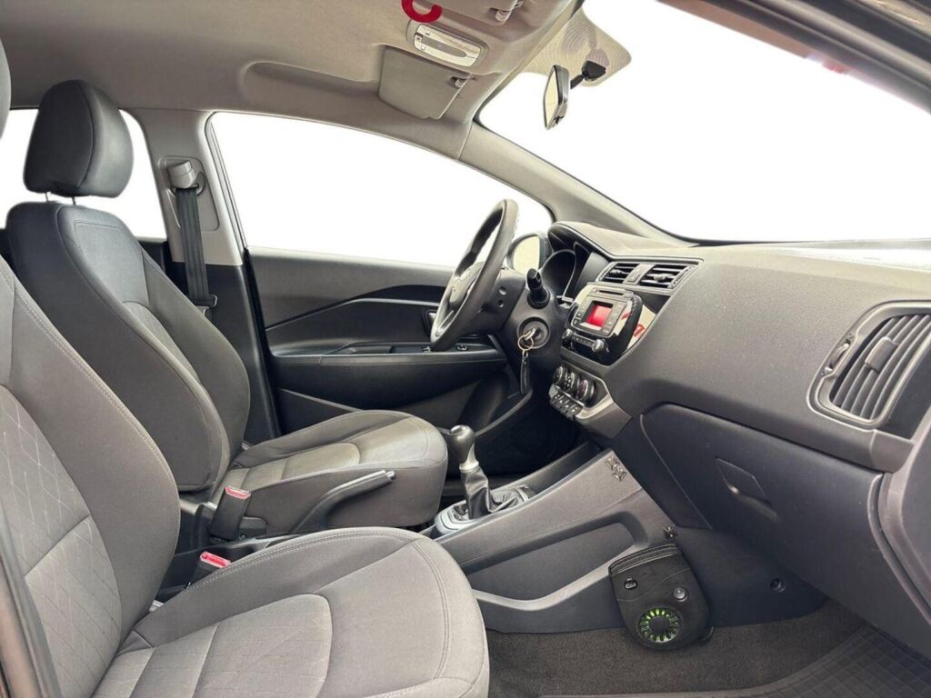 Kia Rio 2015 Musta
