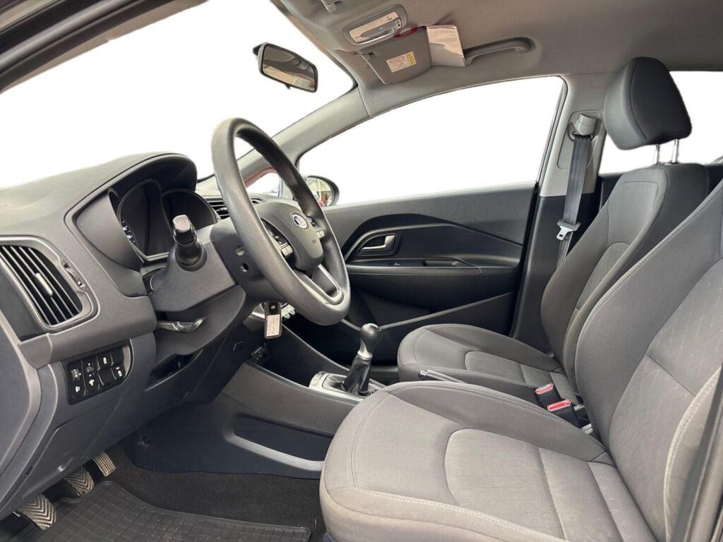 Kia Rio 2015 Musta