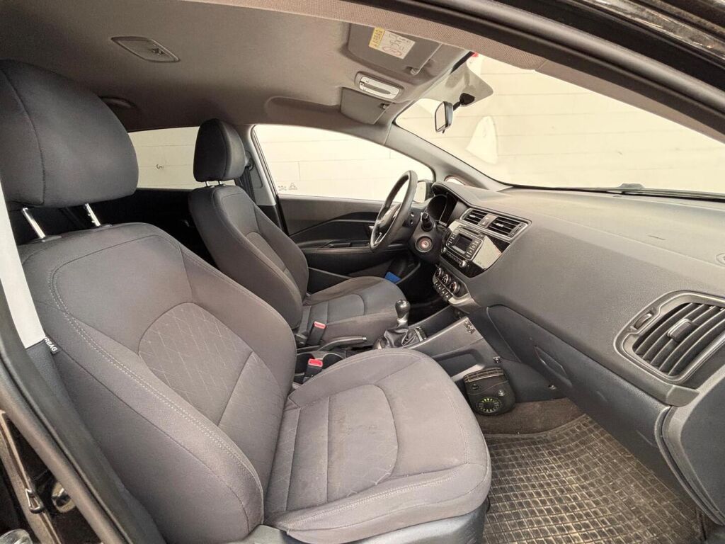 Kia Rio 2015 Musta