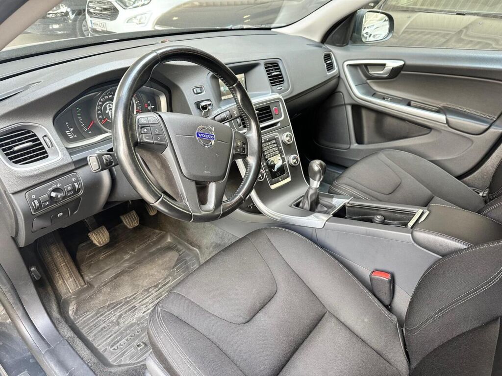 Volvo V60 2015 Harmaa