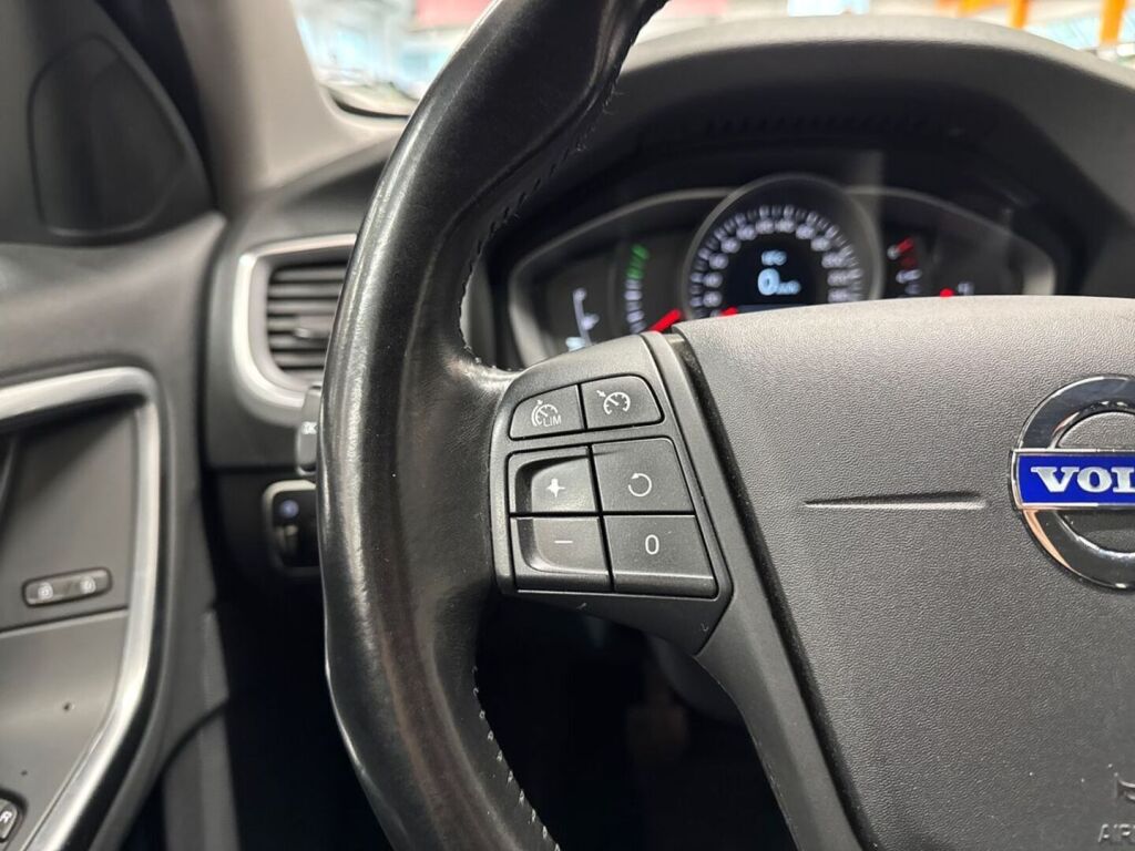 Volvo V60 2015 Harmaa