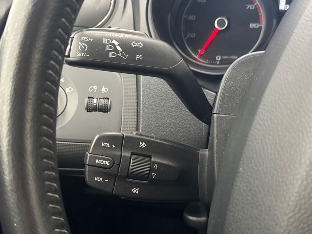 Seat Ibiza 2015 Punainen
