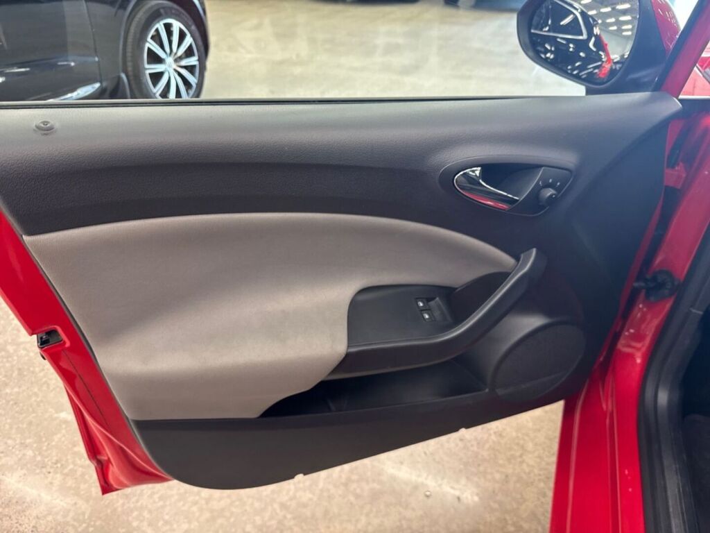 Seat Ibiza 2015 Punainen