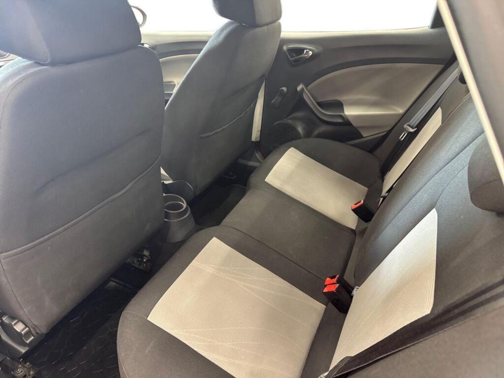 Seat Ibiza 2015 Punainen