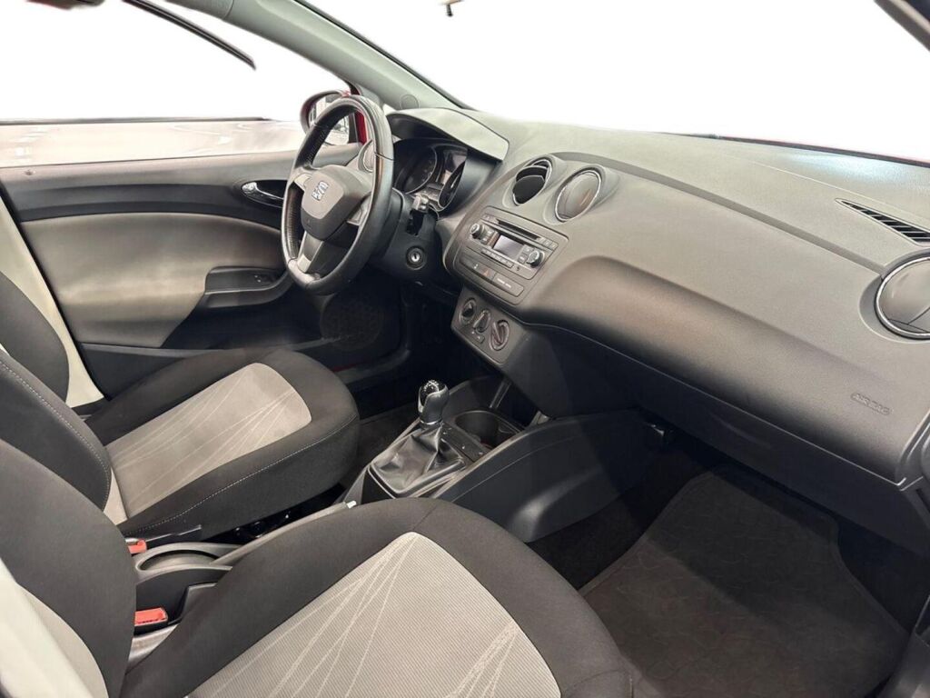 Seat Ibiza 2015 Punainen