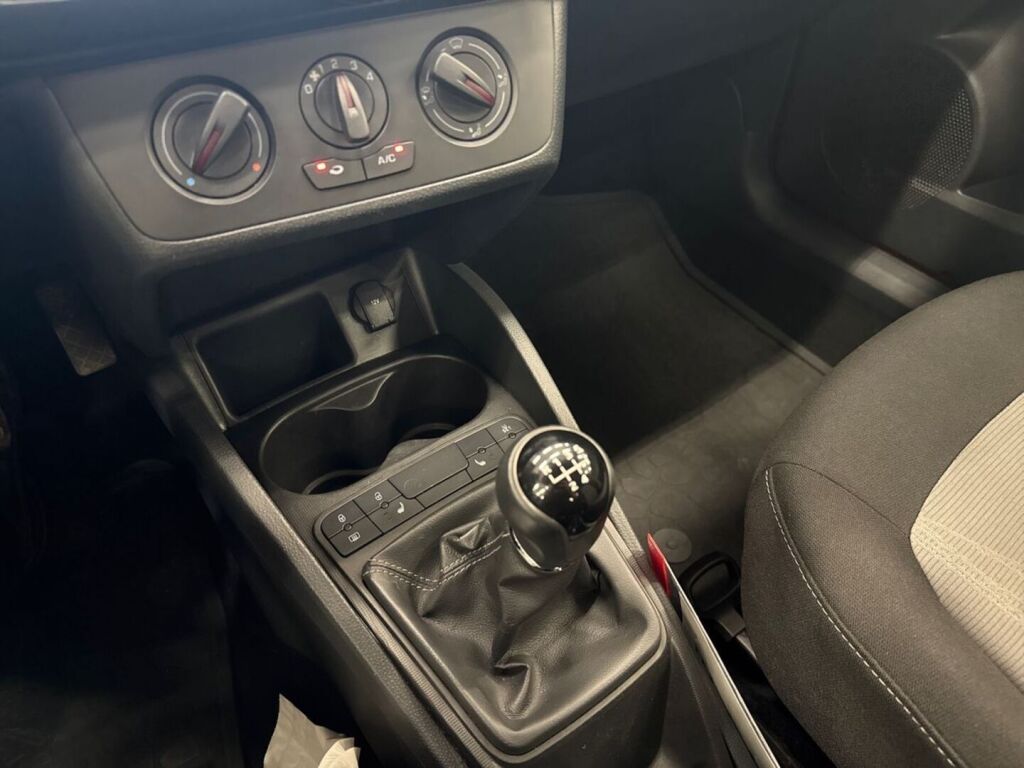 Seat Ibiza 2015 Punainen