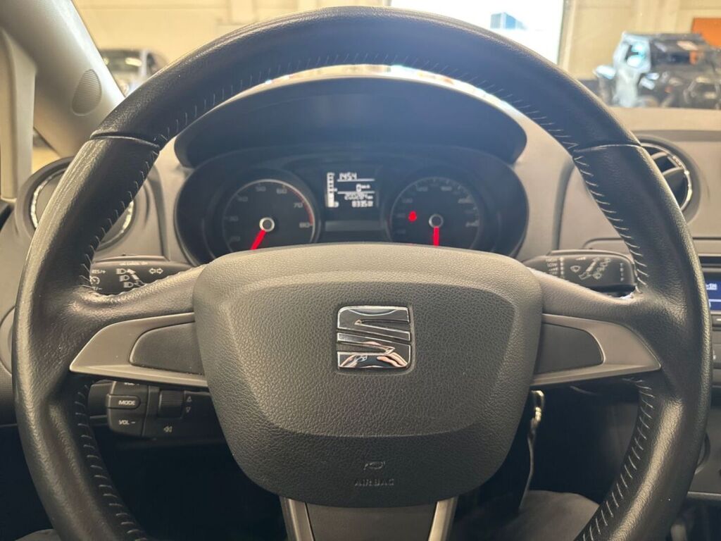 Seat Ibiza 2015 Punainen