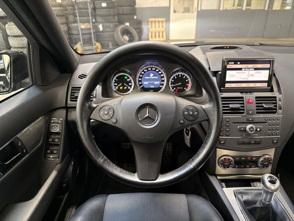 Mercedes-Benz C 2010 Musta
