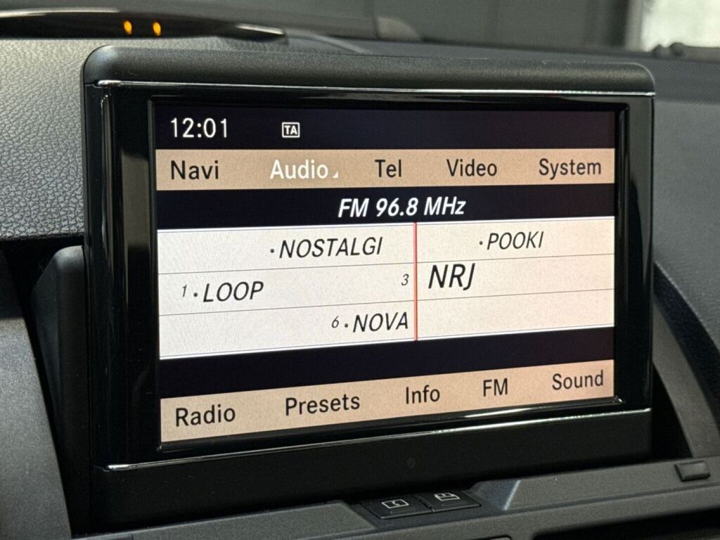 Mercedes-Benz C 2010 Musta
