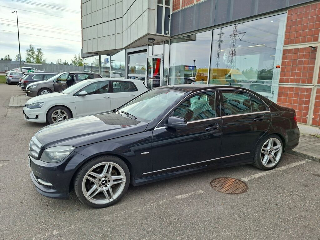 Mercedes-Benz C 2010 Musta