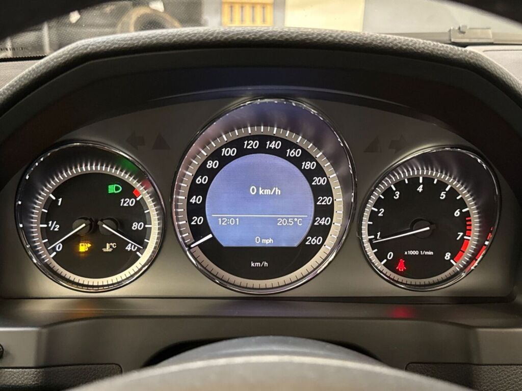 Mercedes-Benz C 2010 Musta