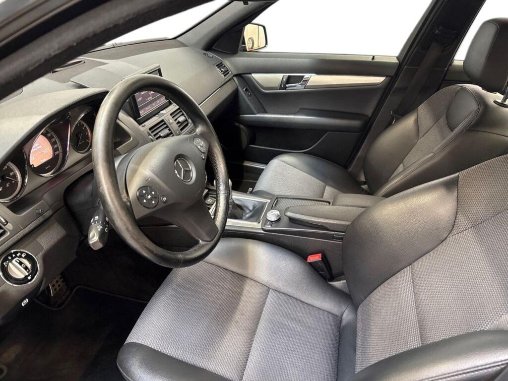 Mercedes-Benz C 2010 Musta