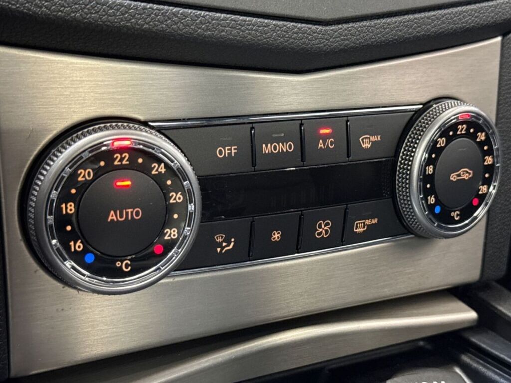 Mercedes-Benz C 2010 Musta