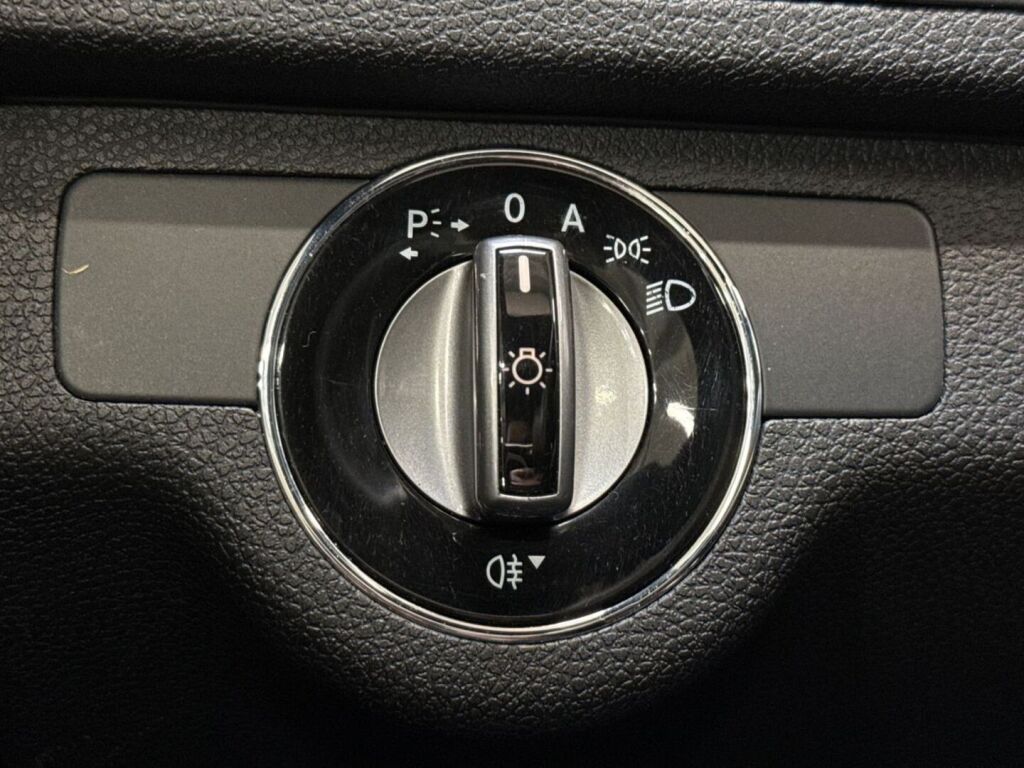 Mercedes-Benz C 2010 Musta