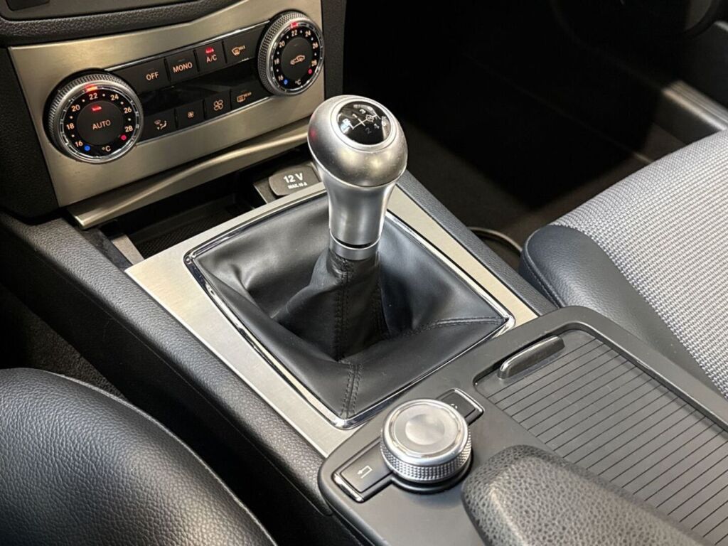 Mercedes-Benz C 2010 Musta