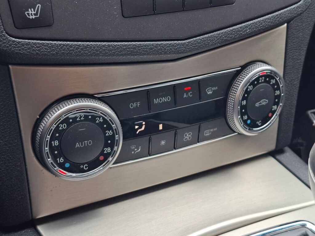 Mercedes-Benz C 2010 Musta