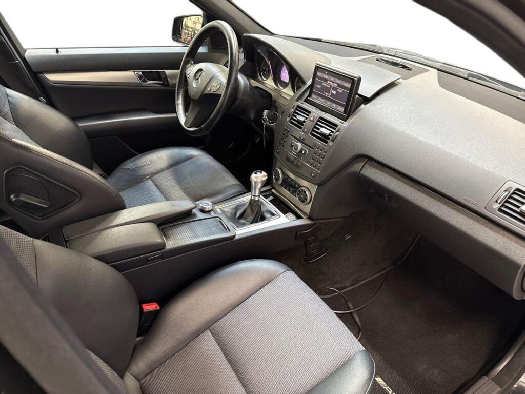 Mercedes-Benz C 2010 Musta