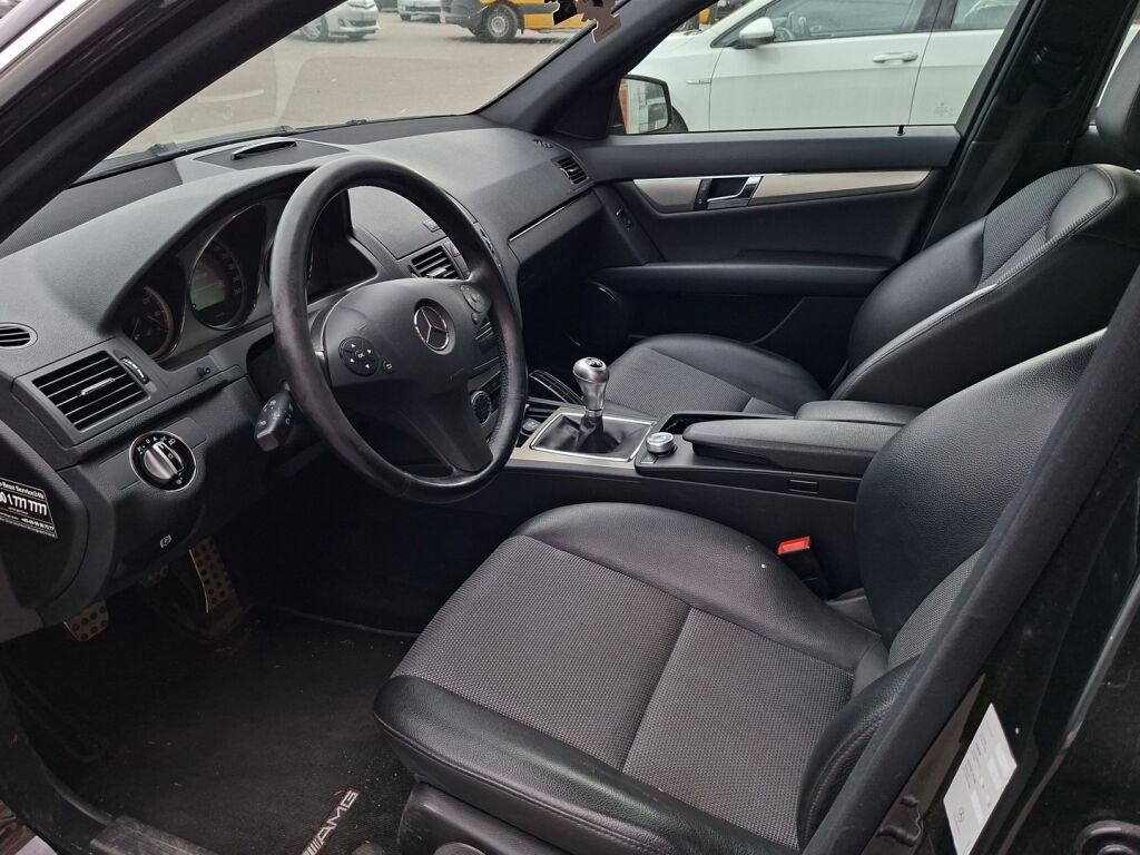 Mercedes-Benz C 2010 Musta