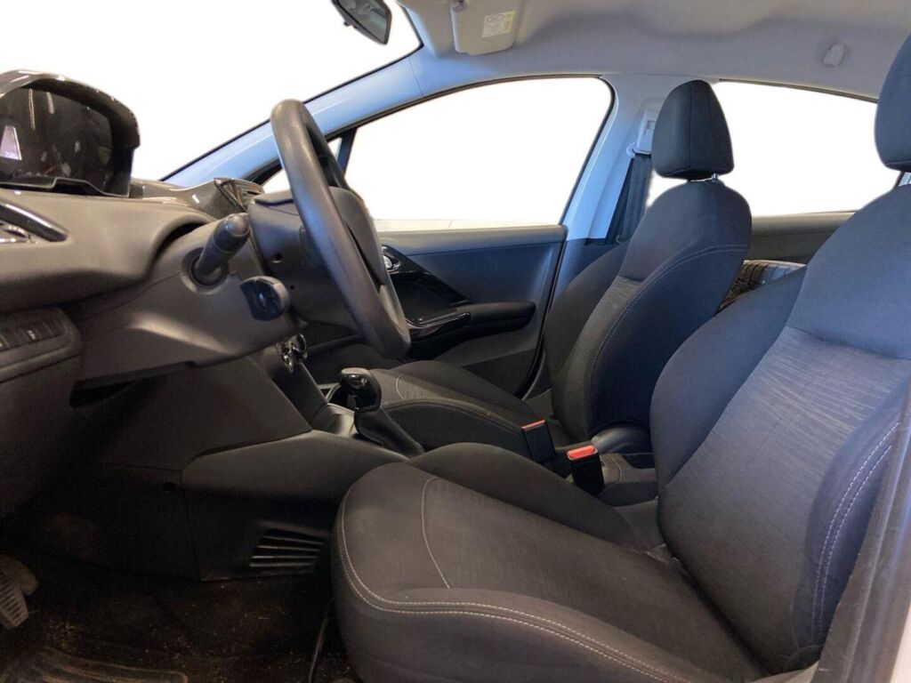 Peugeot 208 2015 Valkoinen