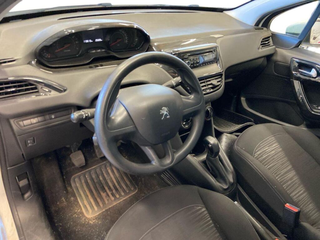 Peugeot 208 2015 Valkoinen
