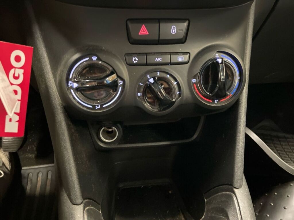 Peugeot 208 2015 Valkoinen