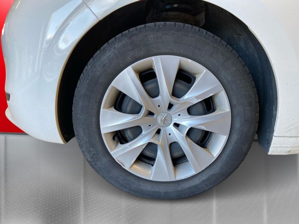Peugeot 208 2015 Valkoinen