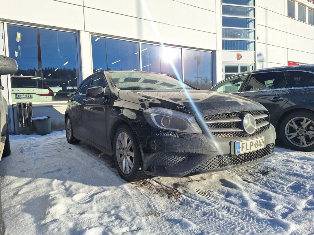 Mercedes-Benz A 2015 Musta