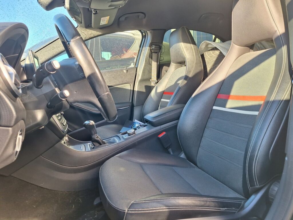 Mercedes-Benz A 2015 Musta