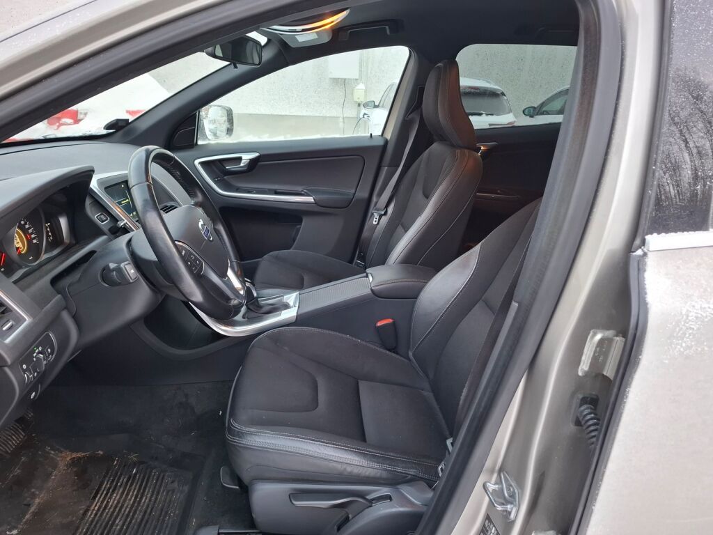 Volvo XC60 2015 Ruskea (beige)